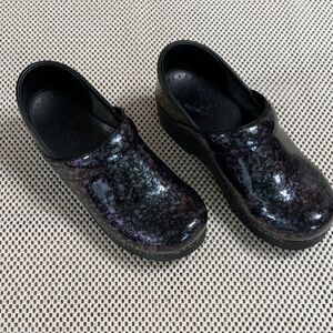 Dansko Purpley Iridescent Clogs - Sz 36/5.5-6